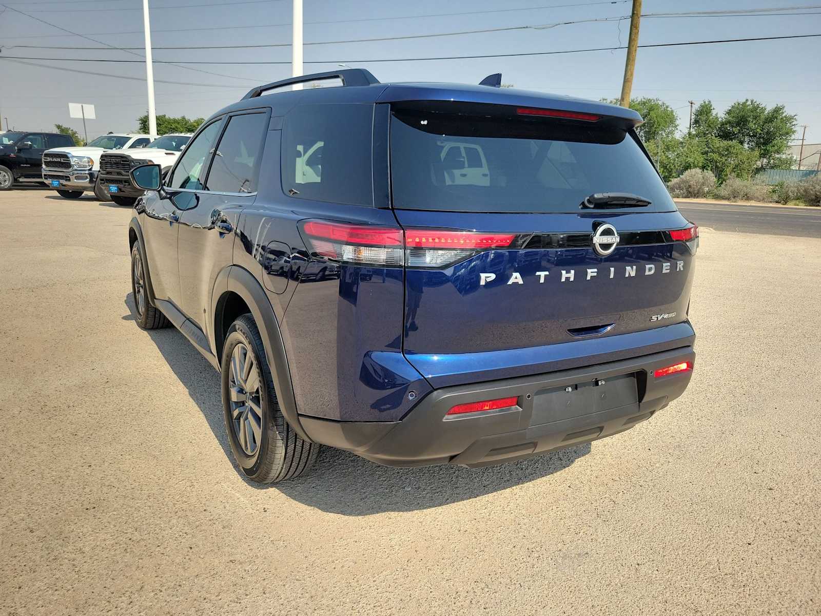 2024 Nissan Pathfinder SV 4