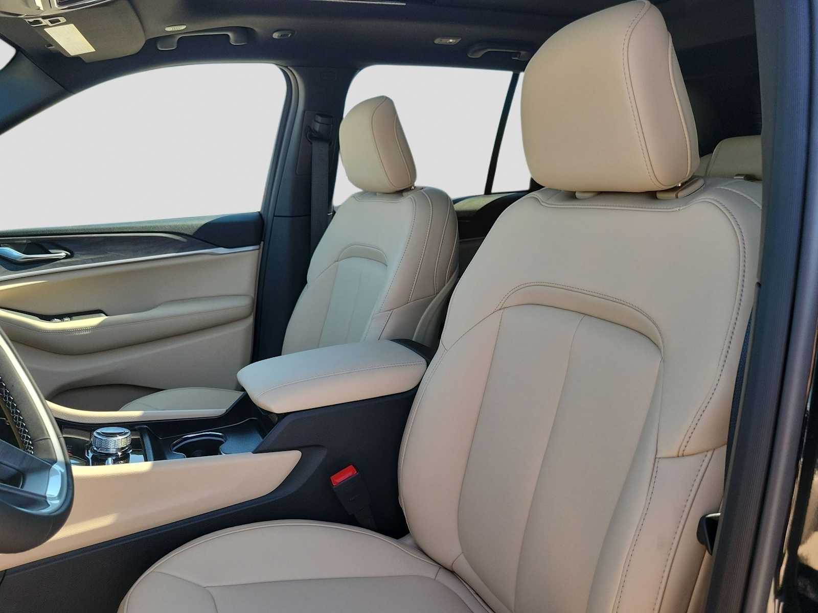 Thumbnail: 2025 Jeep Grand Cherokee - 11