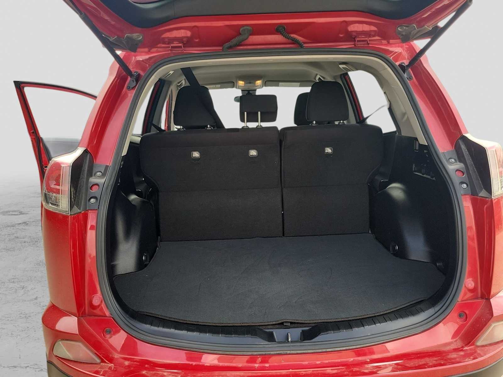 Thumbnail: 2017 Toyota RAV4 - 23