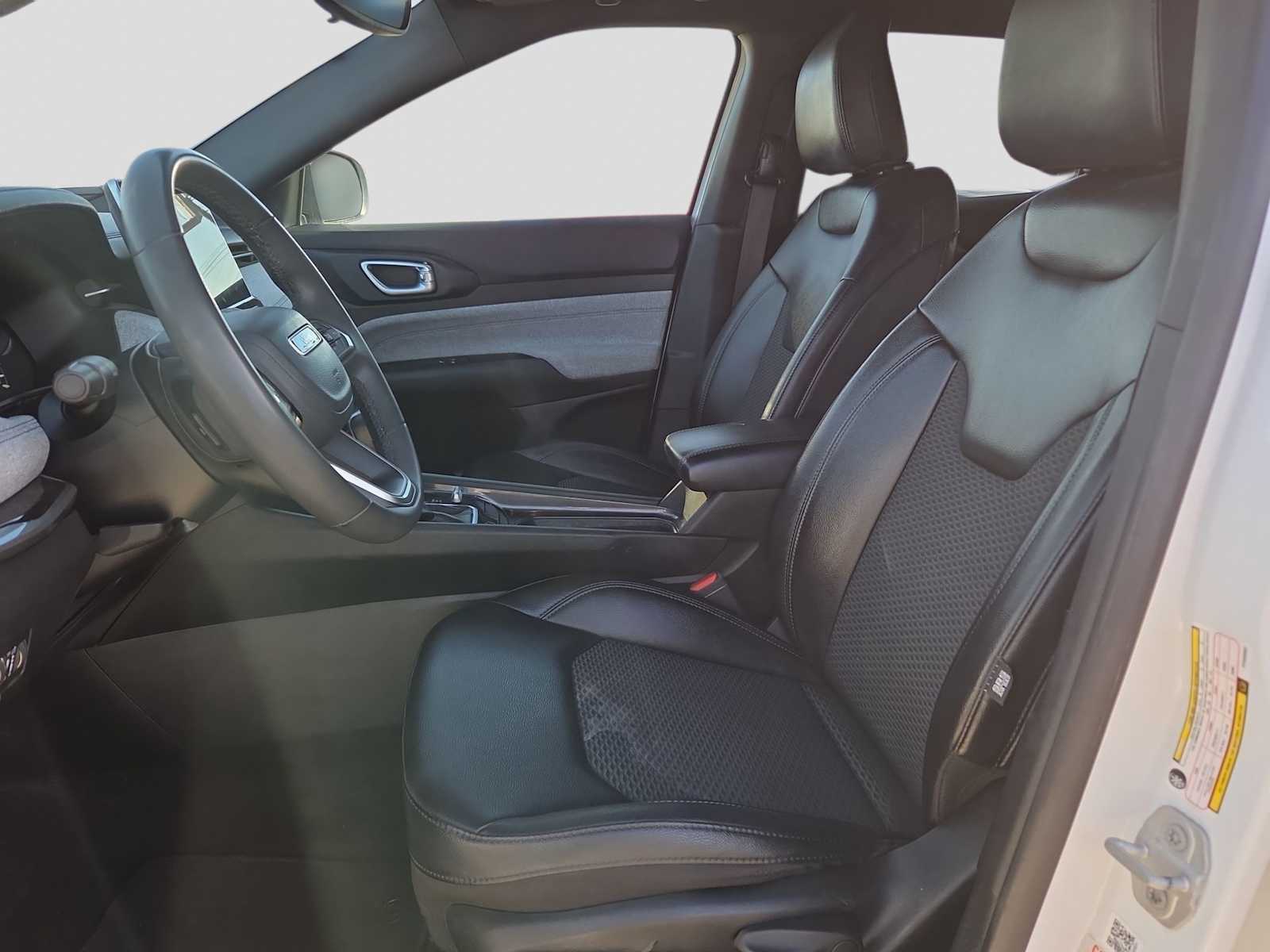 Thumbnail: 2023 Jeep Compass - 9