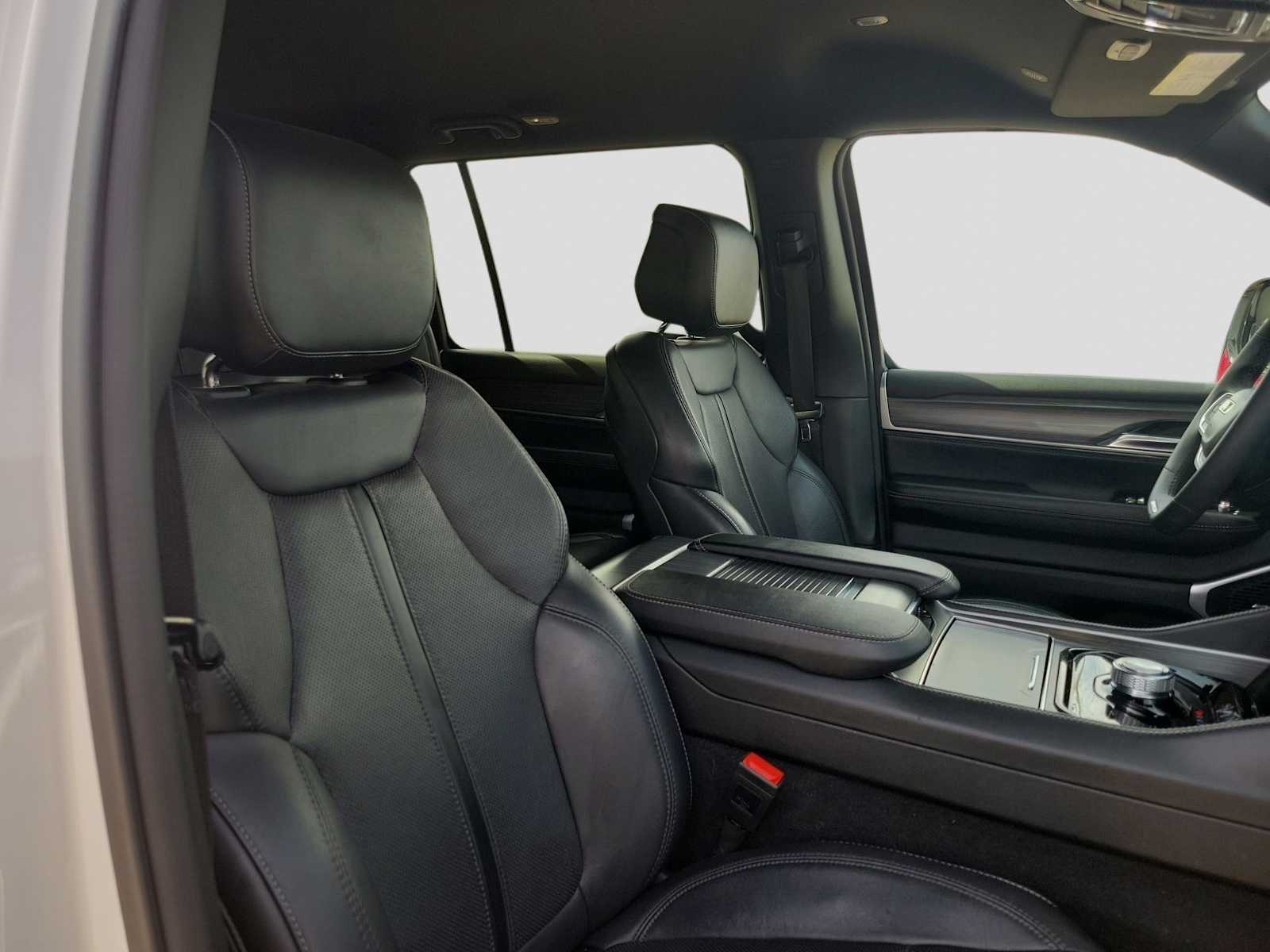 Thumbnail: 2024 Jeep Wagoneer - 18