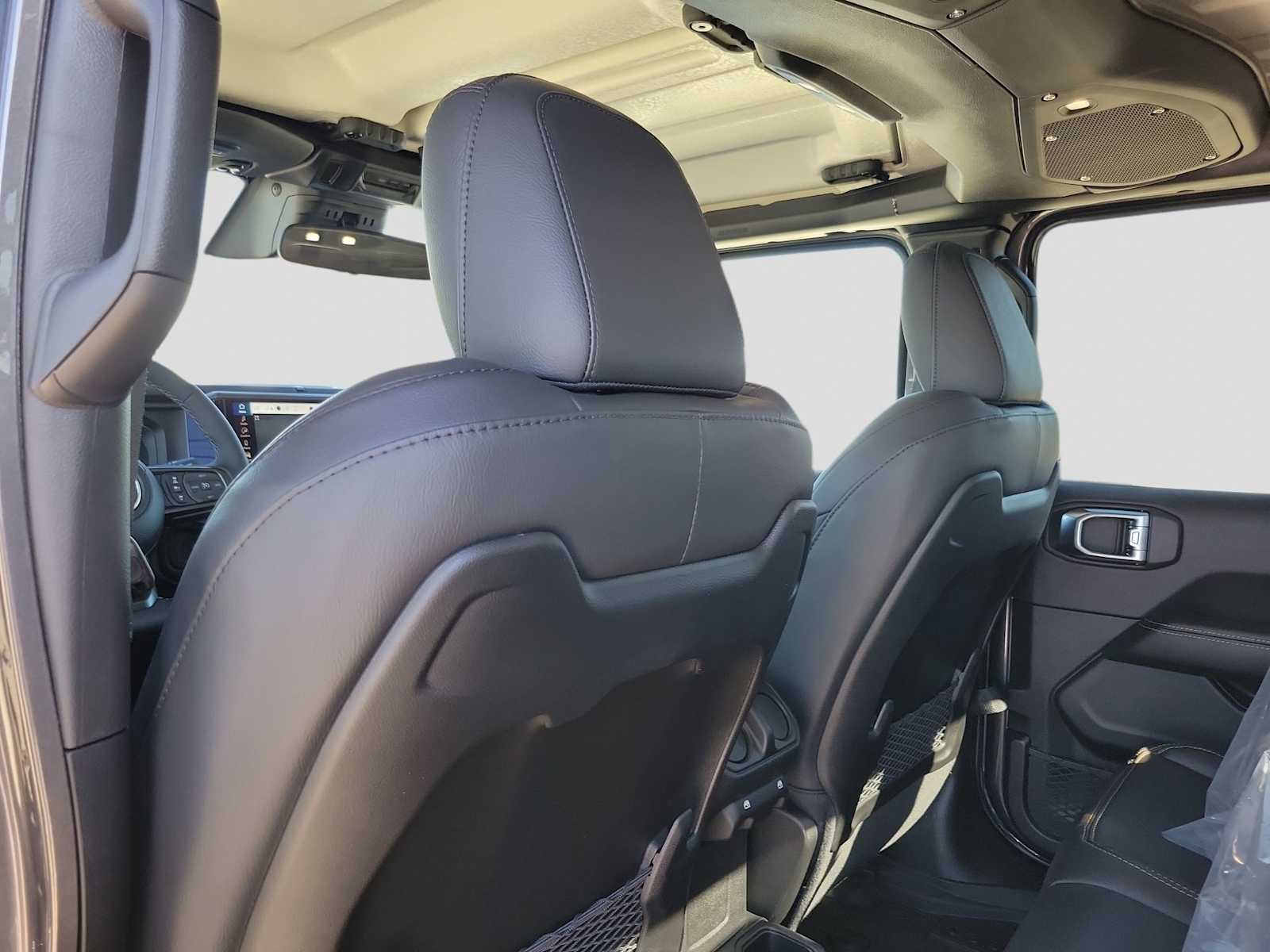 Thumbnail: 2026 Jeep Gladiator - 8