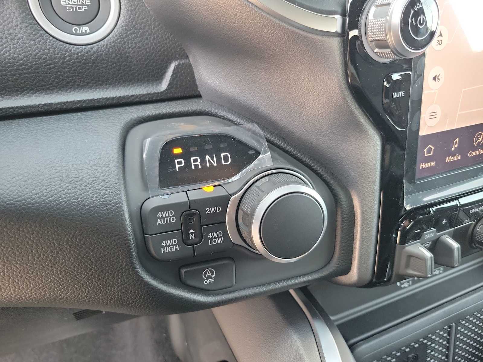 Thumbnail: 2025 RAM 1500 - 17