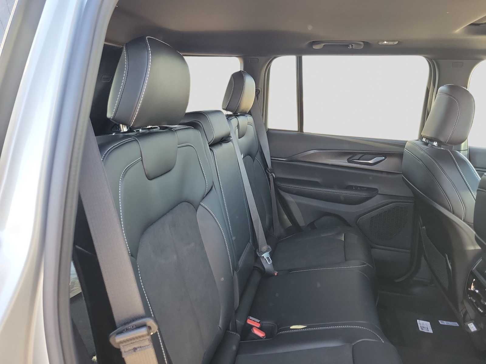 Thumbnail: 2025 Jeep Grand Cherokee - 13