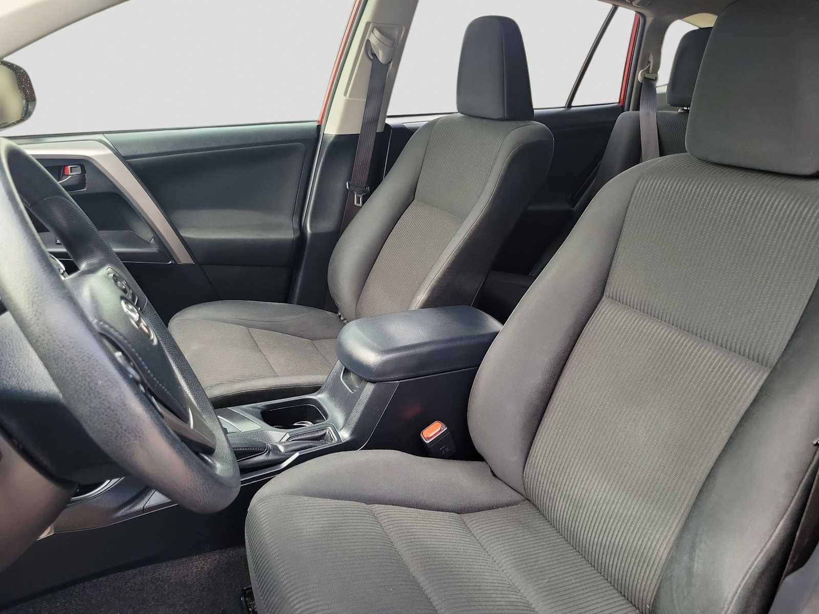Thumbnail: 2017 Toyota RAV4 - 15