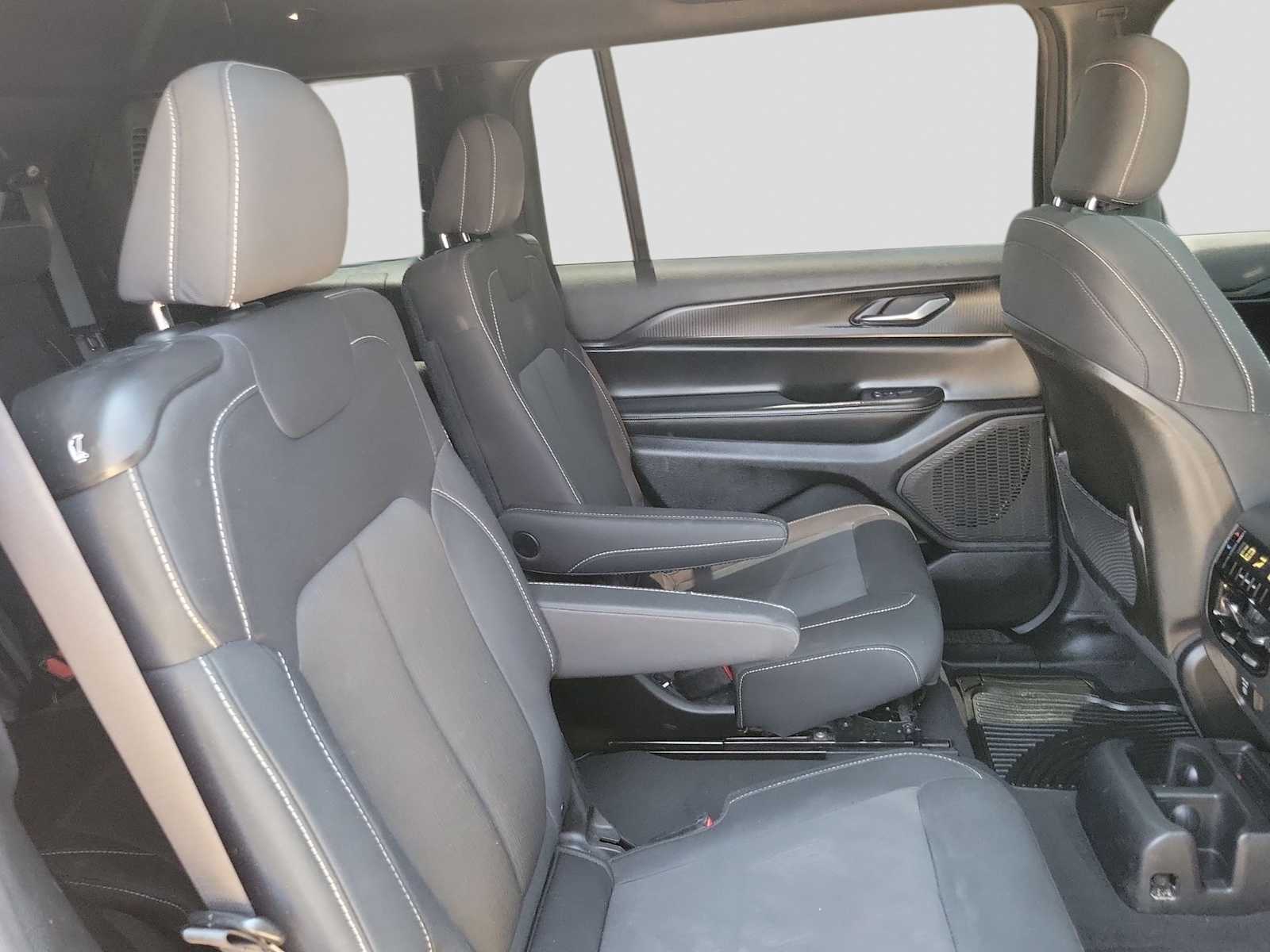 Thumbnail: 2024 Jeep Grand Cherokee L - 17
