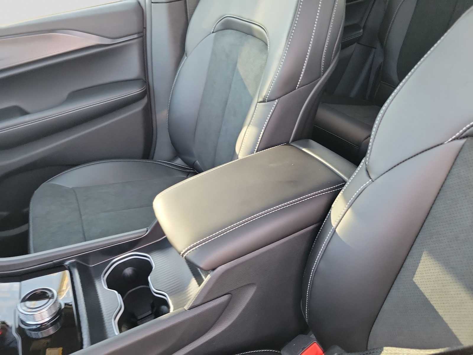 Thumbnail: 2025 Jeep Grand Cherokee - 16