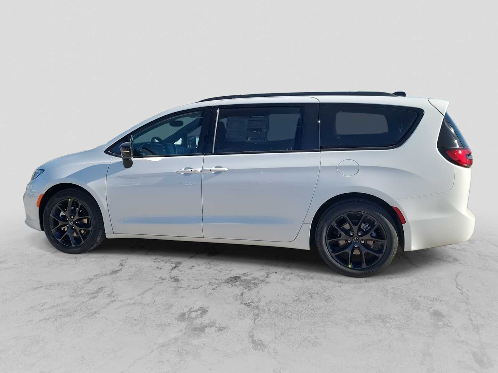 Thumbnail: 2026 Chrysler Pacifica - 3