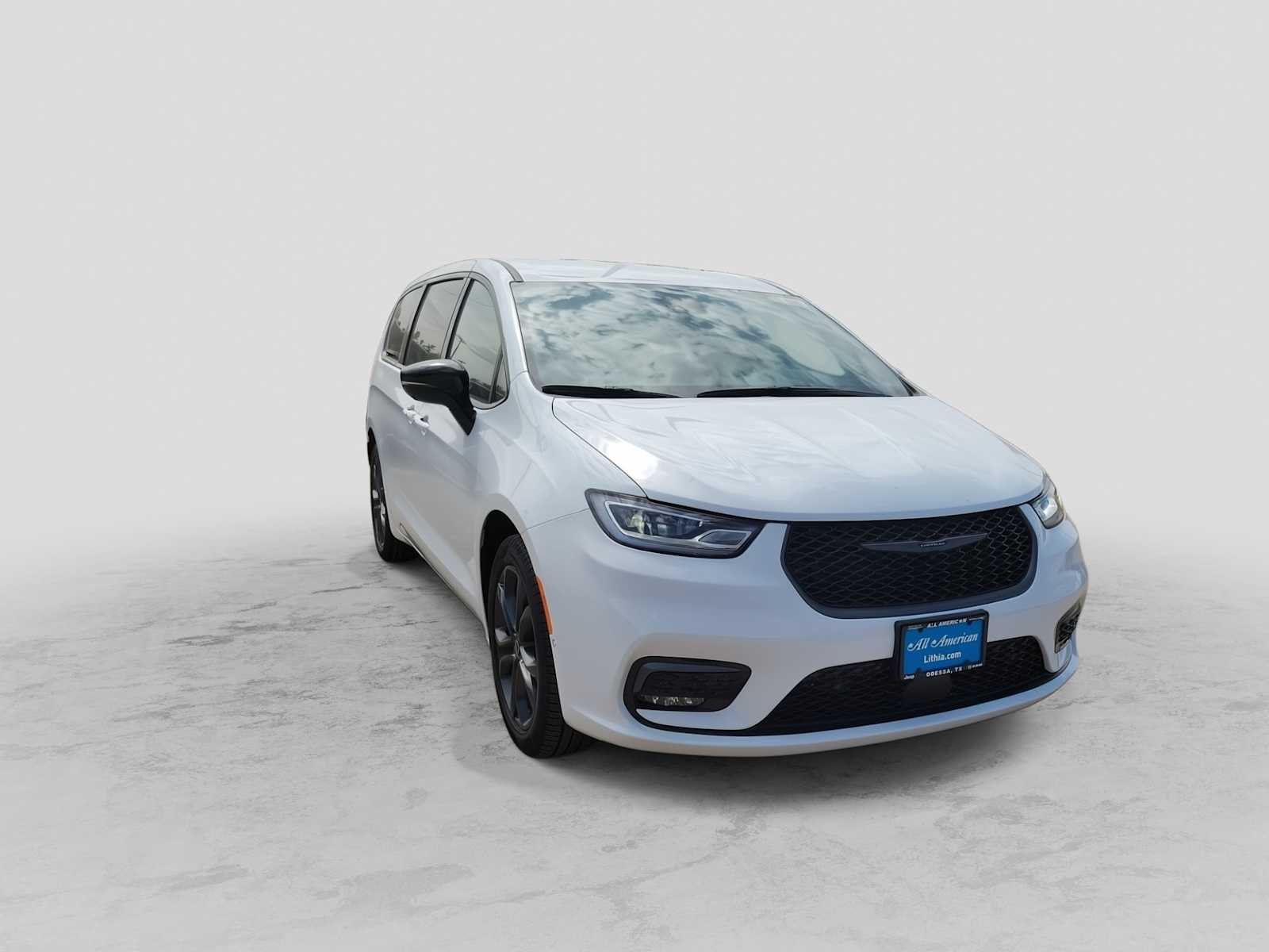 Thumbnail: 2026 Chrysler Pacifica - 2