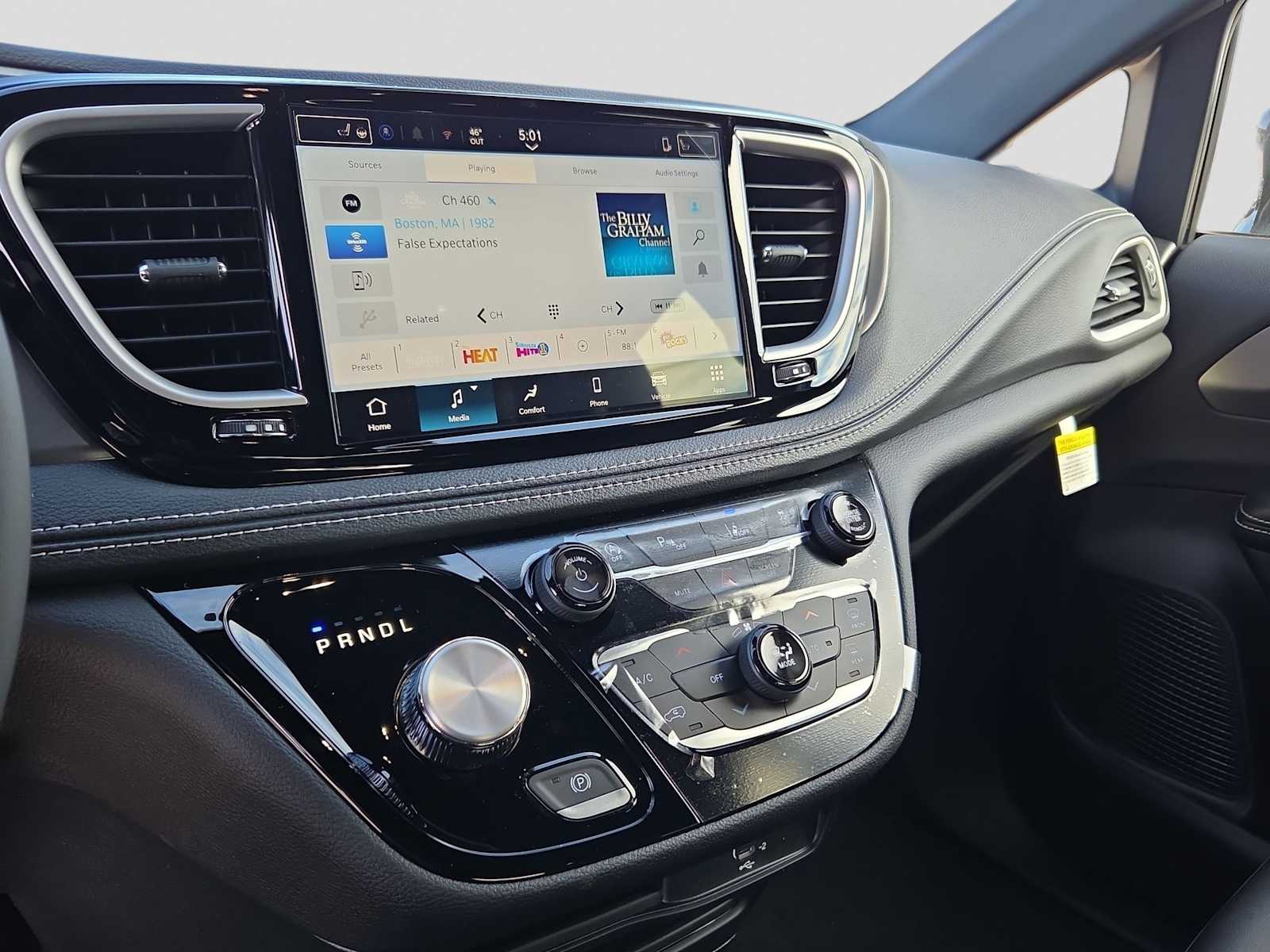 Thumbnail: 2026 Chrysler Pacifica - 21