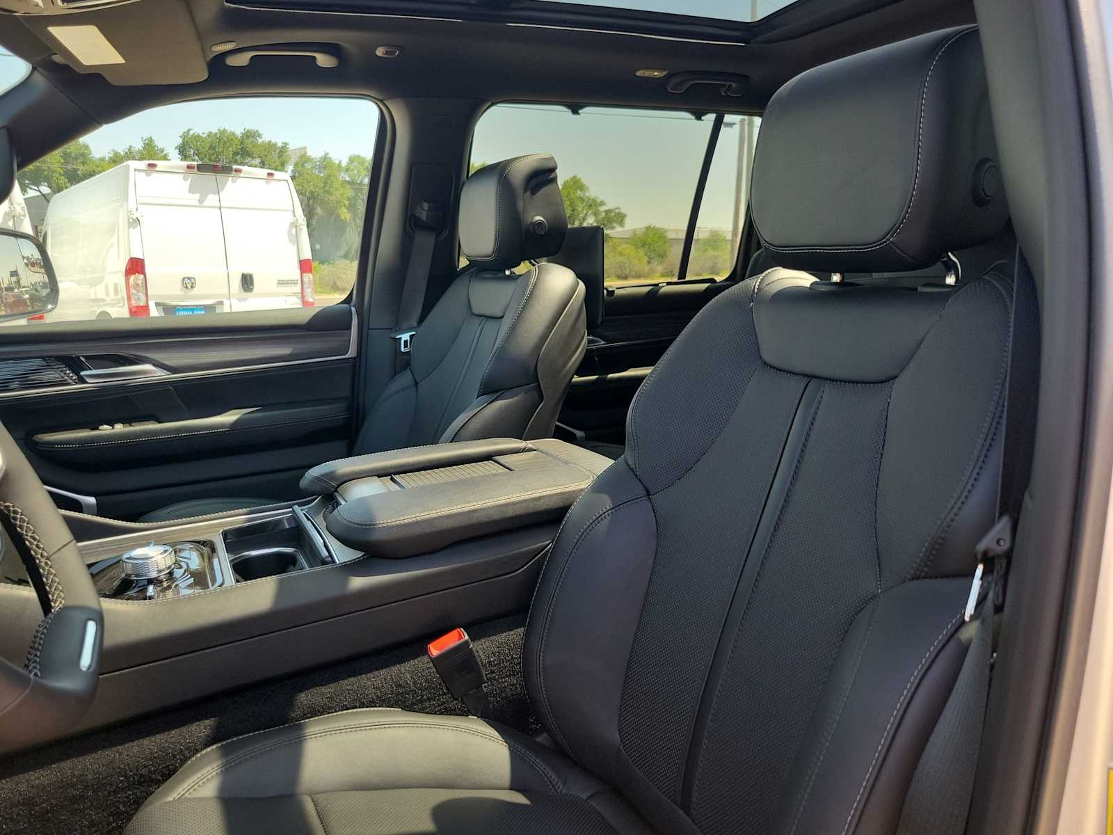 Thumbnail: 2024 Jeep Wagoneer - 11