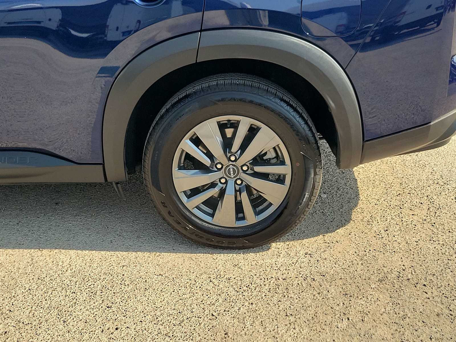 2024 Nissan Pathfinder SV 8