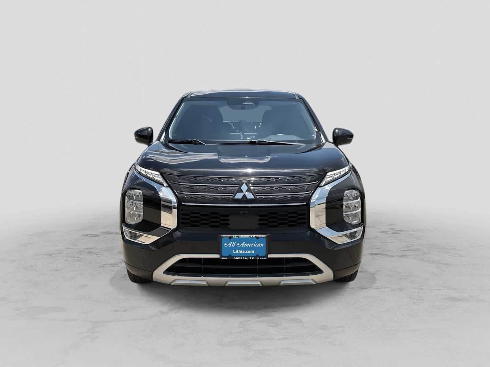 Thumbnail: 2024 Mitsubishi Outlander - 3