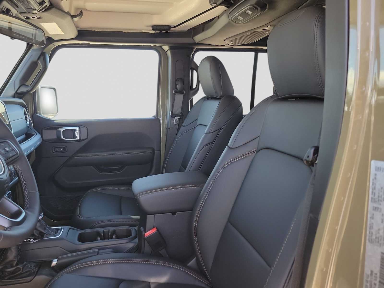 Thumbnail: 2026 Jeep Gladiator - 16