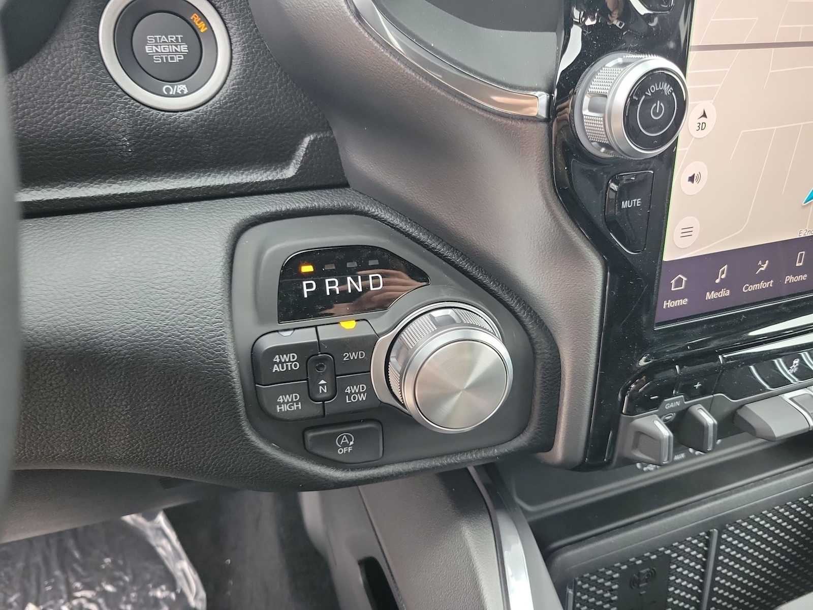 Thumbnail: 2026 RAM 1500 - 17