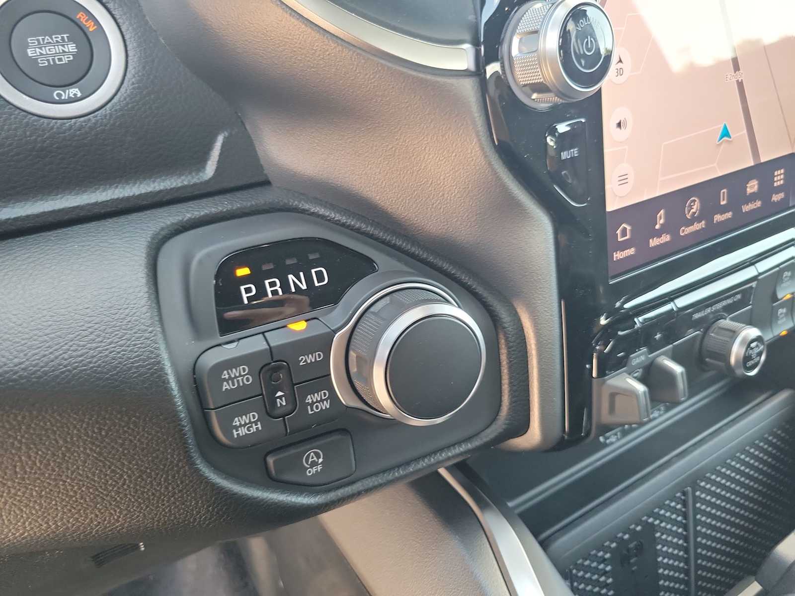 Thumbnail: 2025 RAM 1500 - 17