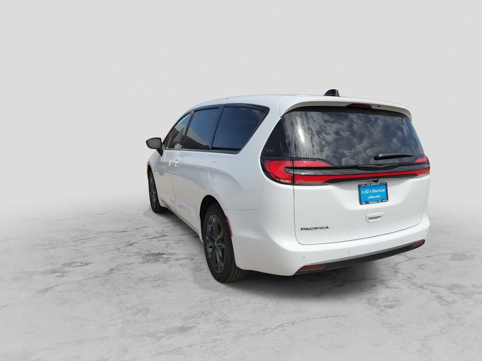 Thumbnail: 2026 Chrysler Pacifica - 6