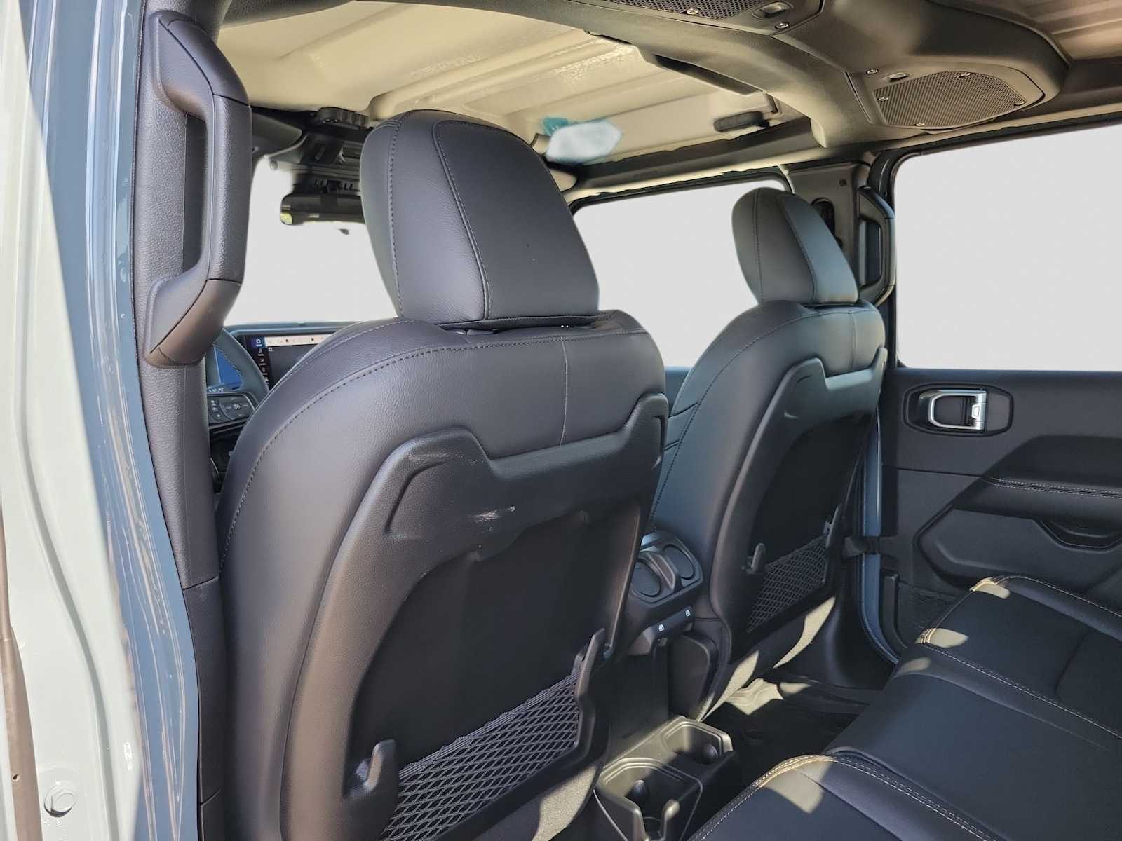 Thumbnail: 2025 Jeep Gladiator - 12