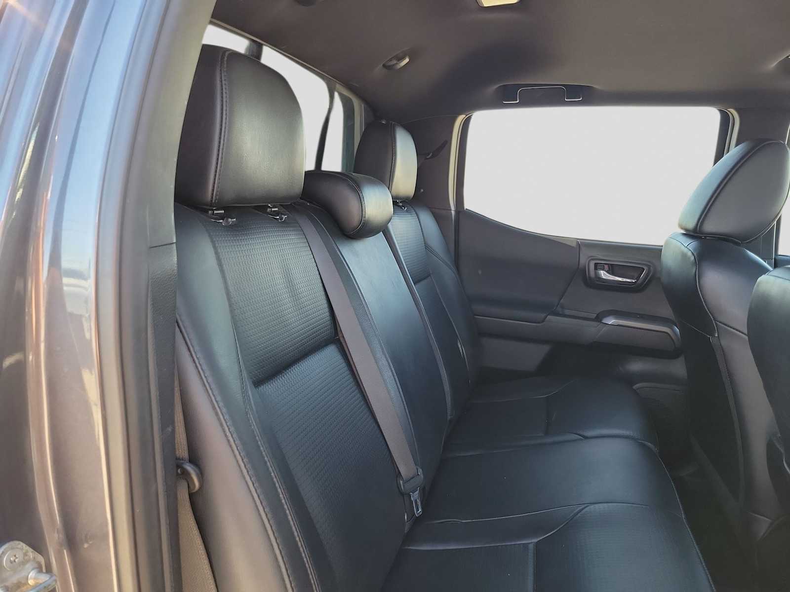 Thumbnail: 2018 Toyota Tacoma - 13