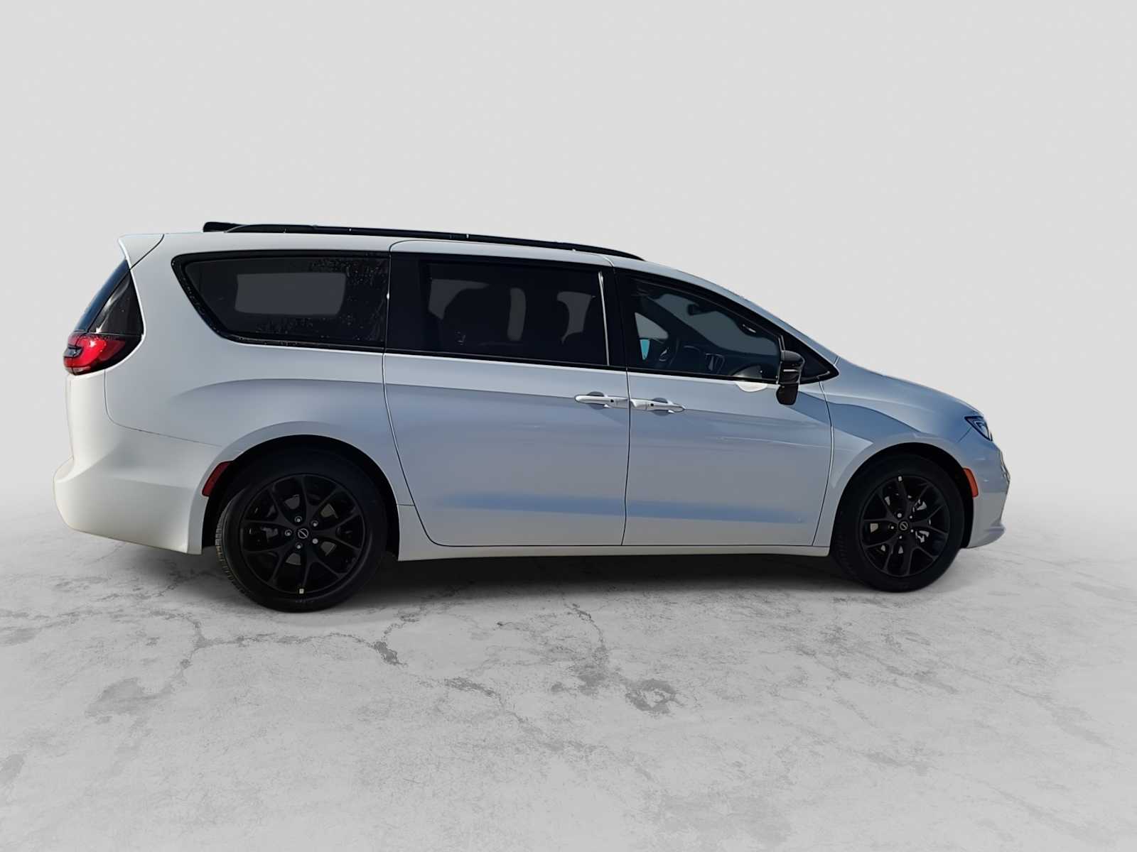 Thumbnail: 2026 Chrysler Pacifica - 2