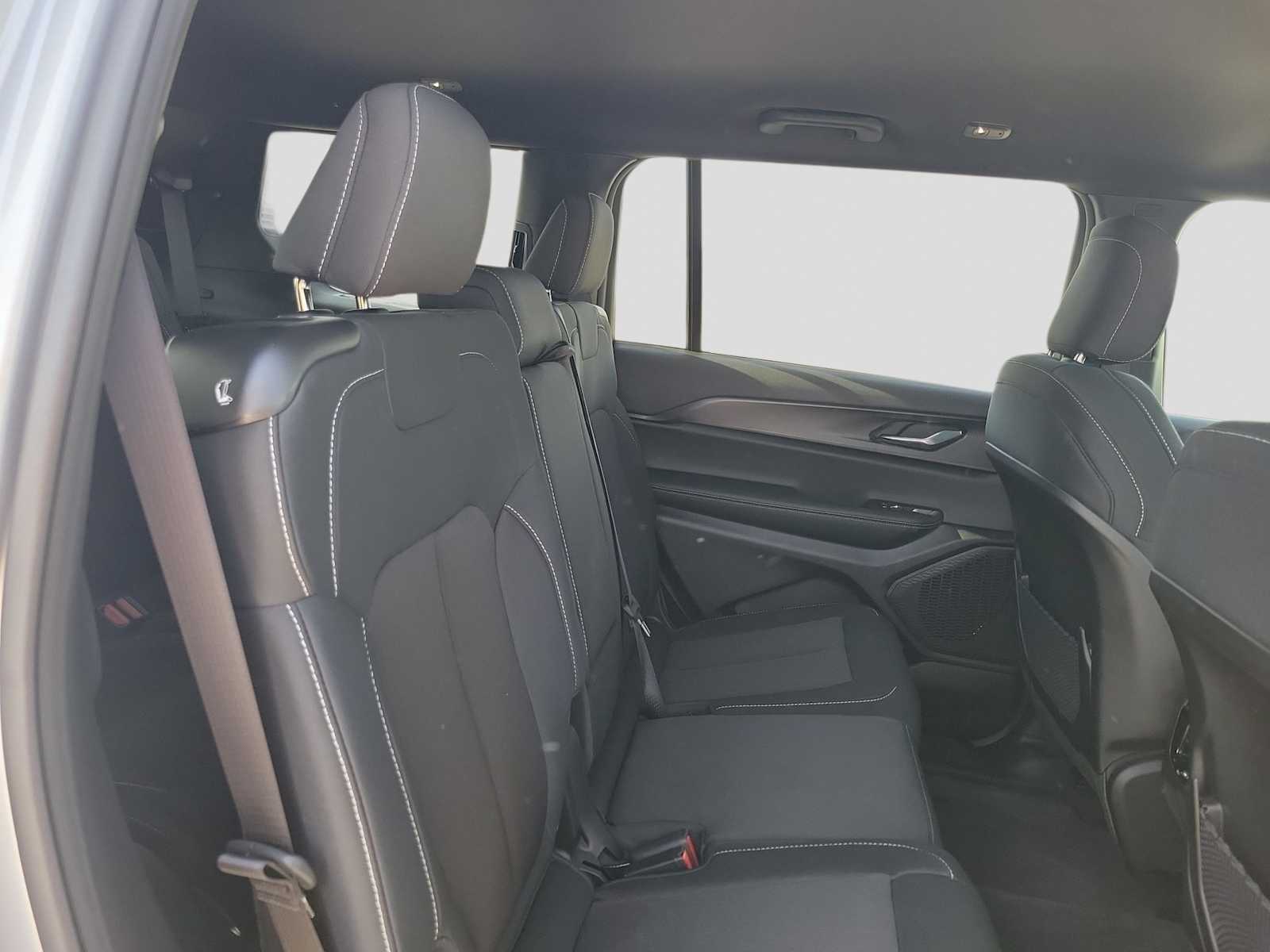 Thumbnail: 2025 Jeep Grand Cherokee L - 9