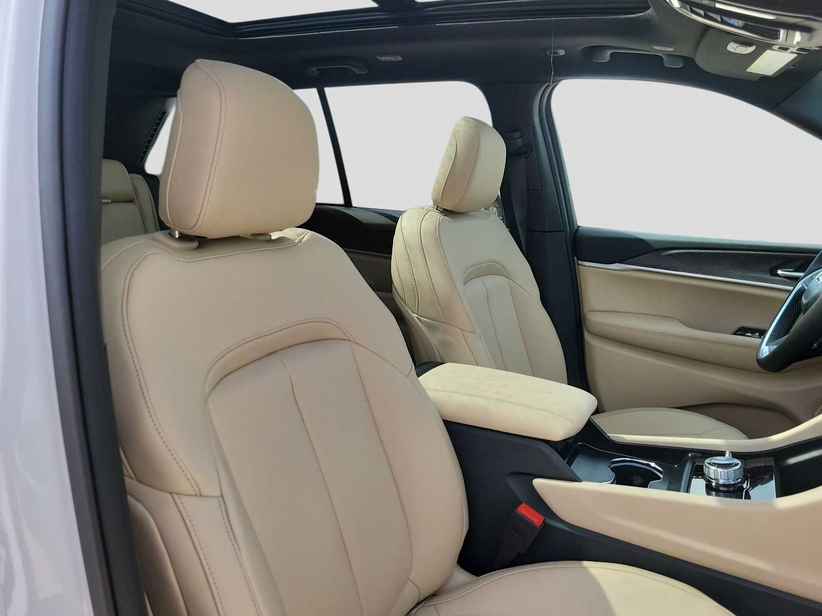 Thumbnail: 2025 Jeep Grand Cherokee - 14