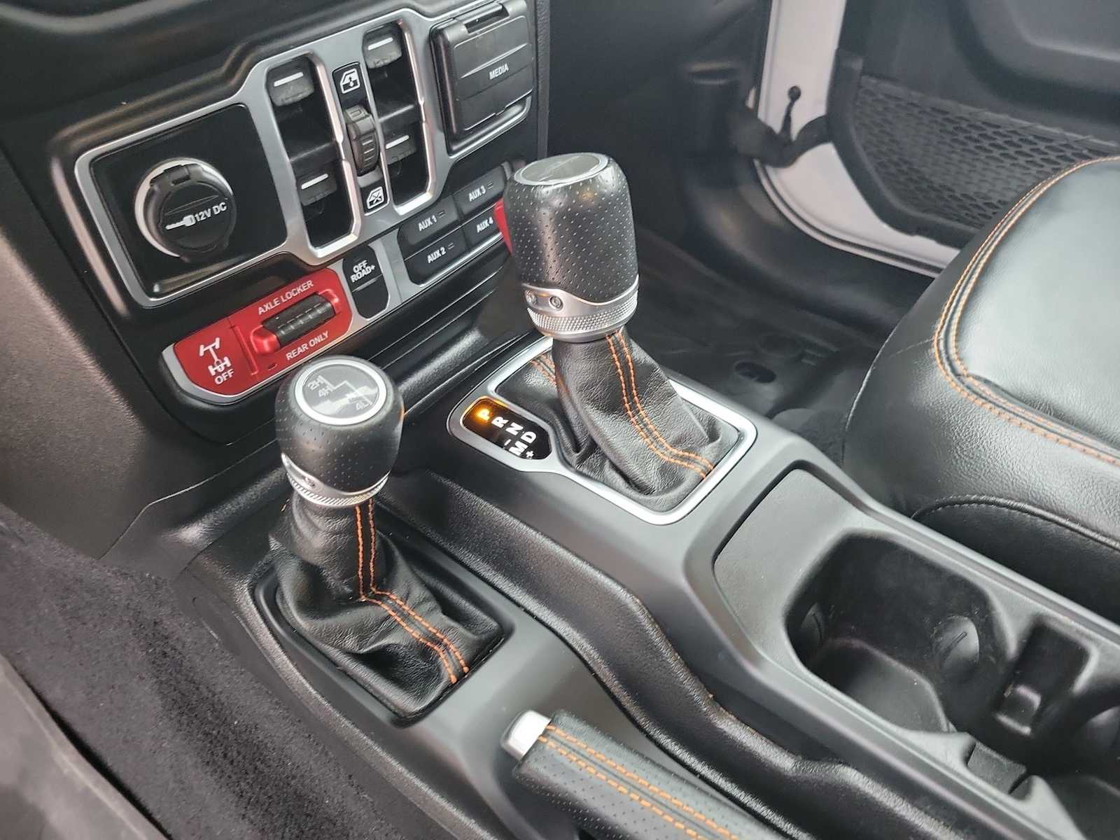 Thumbnail: 2023 Jeep Gladiator - 17