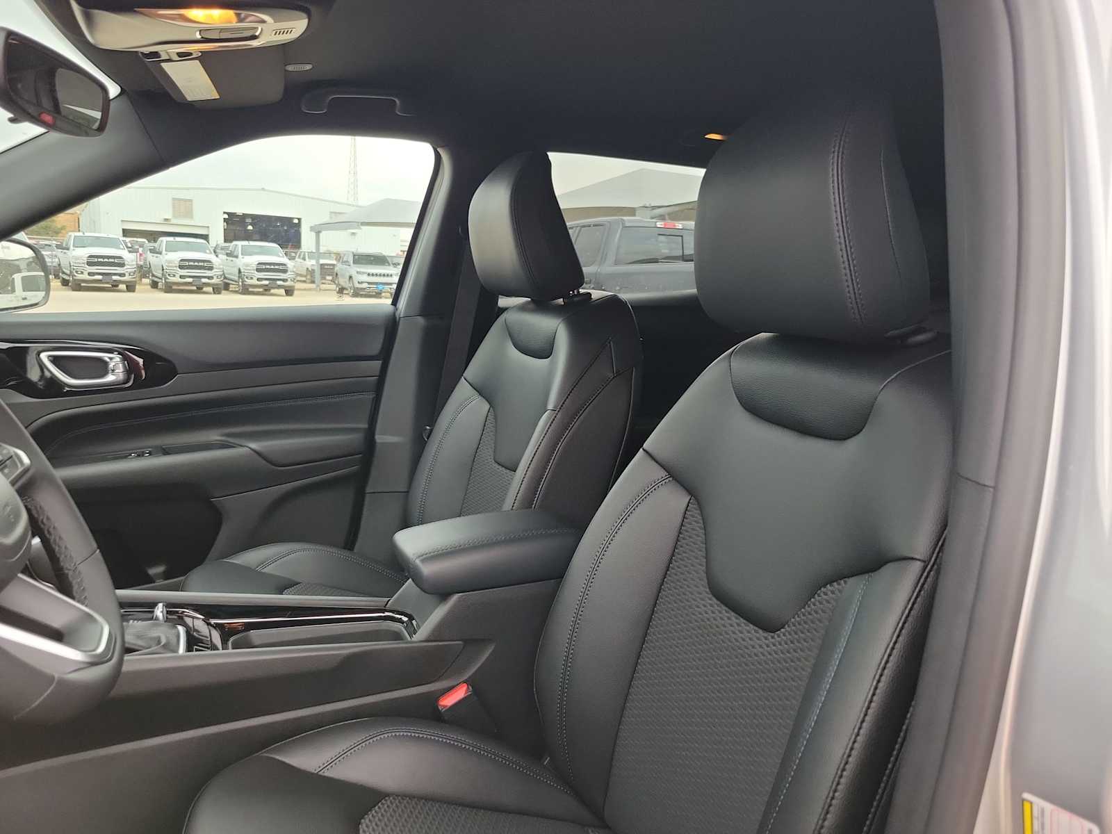 2025 Jeep Compass Latitude 11