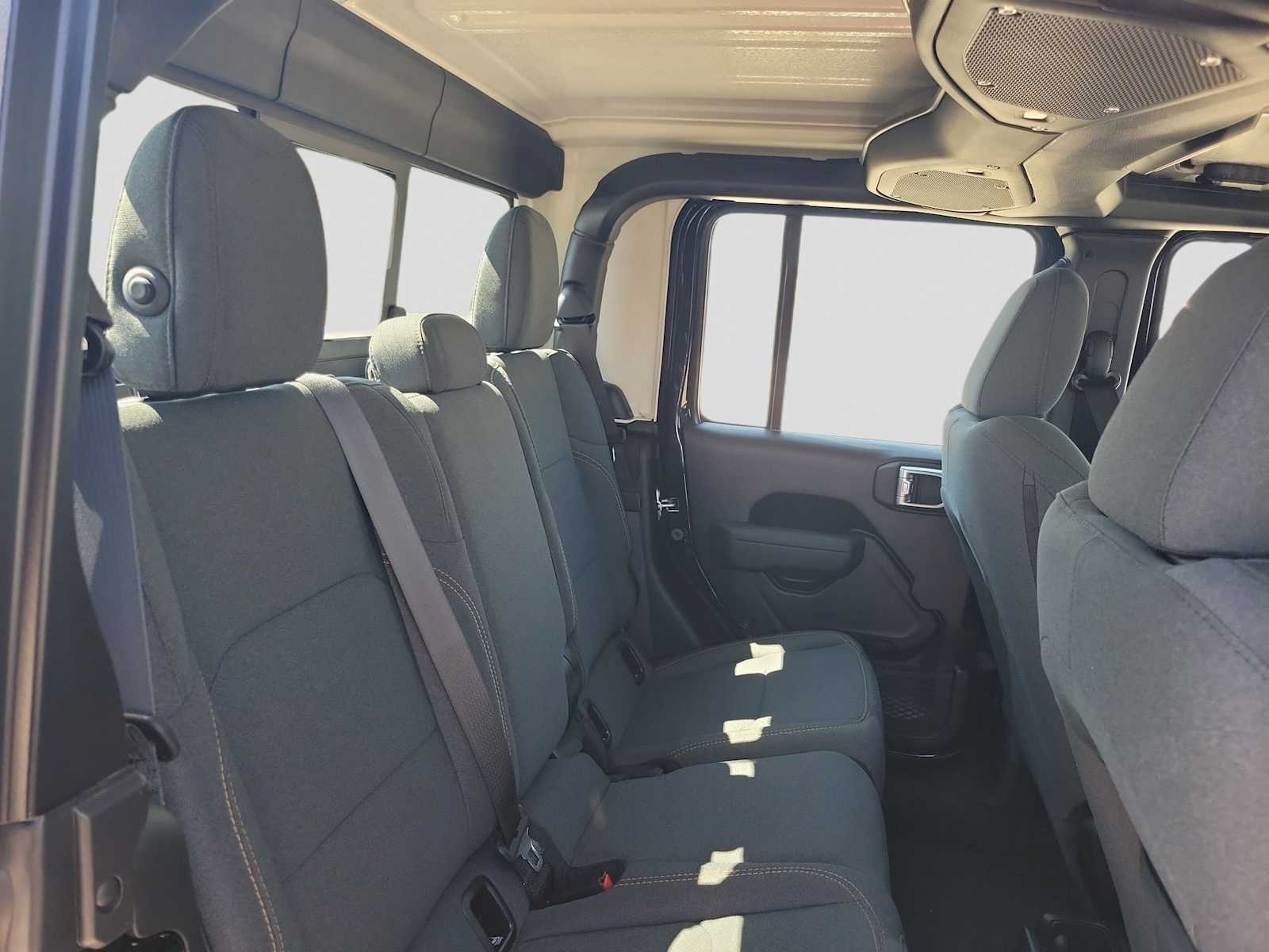 Thumbnail: 2026 Jeep Gladiator - 17