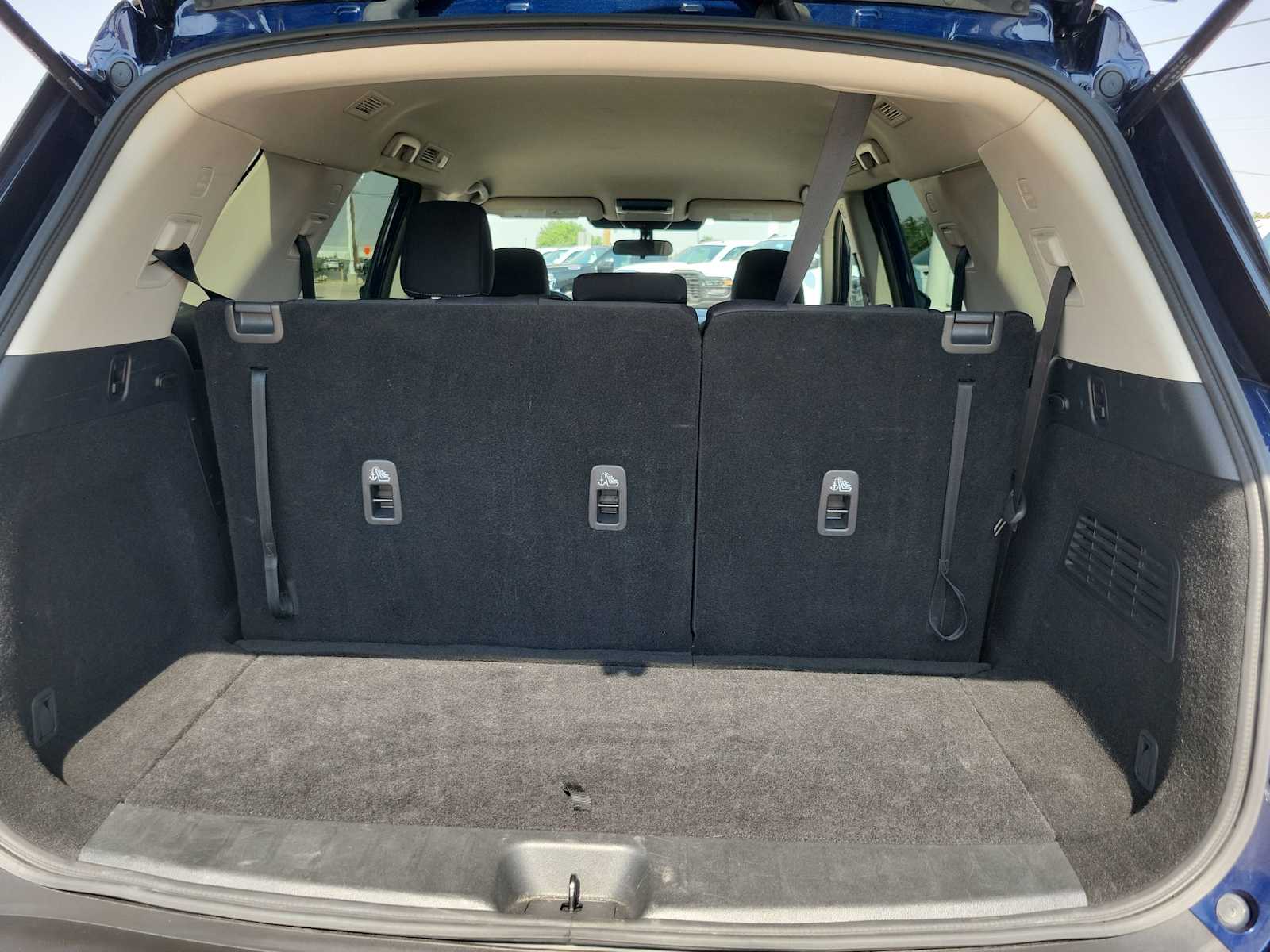 2024 Nissan Pathfinder SV 19