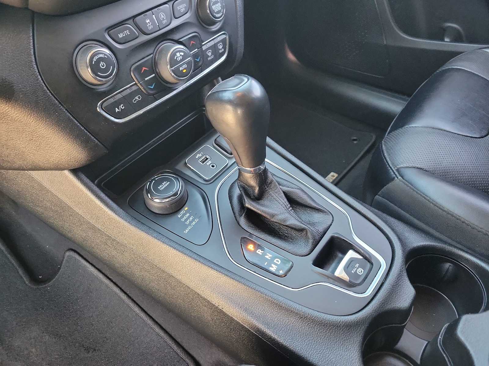 Thumbnail: 2022 Jeep Cherokee - 17