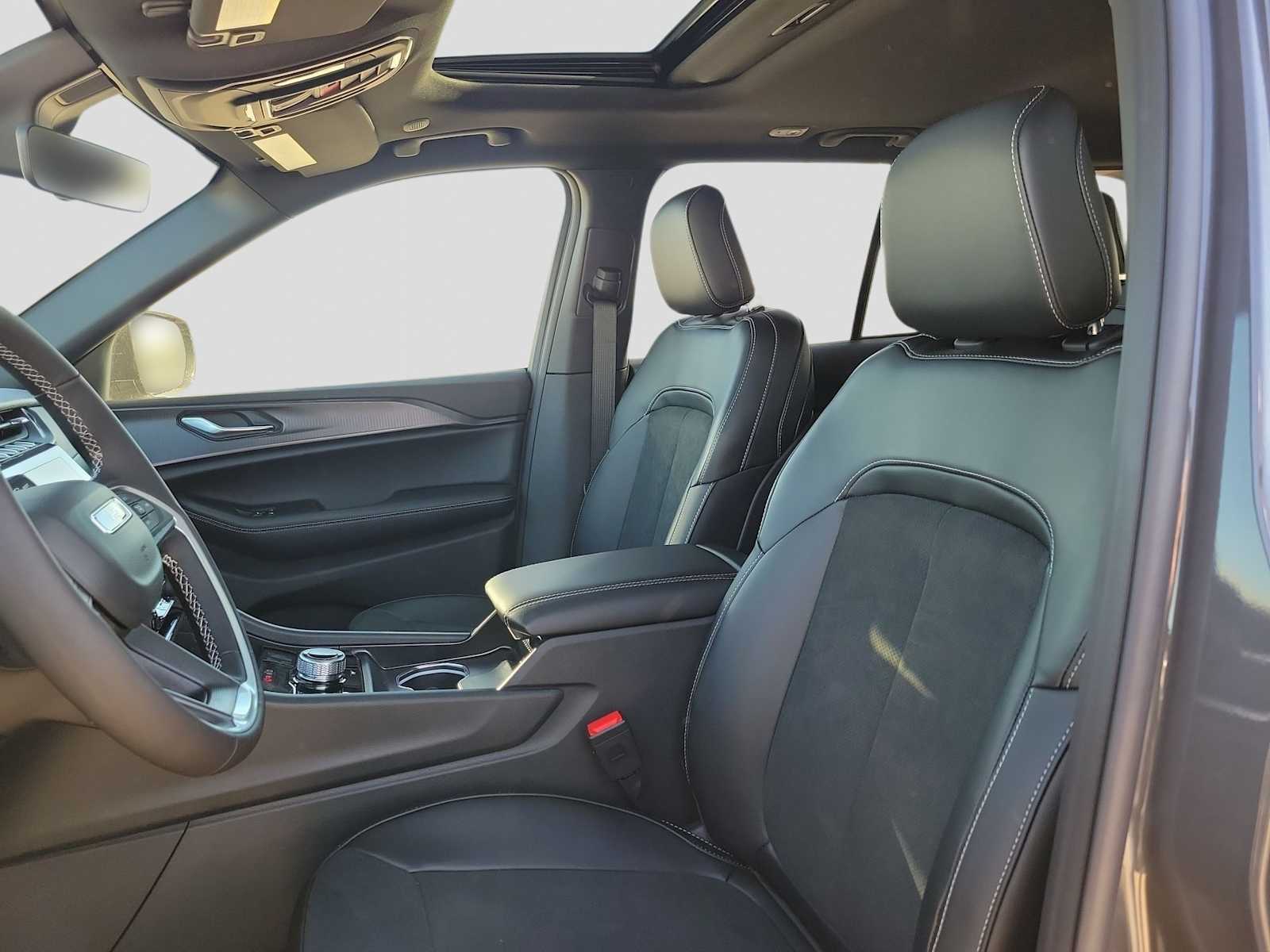 Thumbnail: 2025 Jeep Grand Cherokee - 11