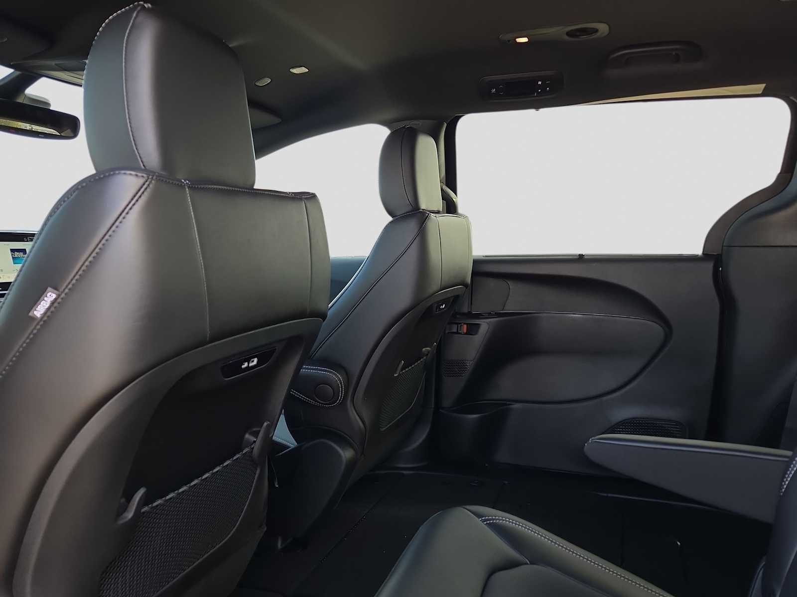 Thumbnail: 2026 Chrysler Pacifica - 11