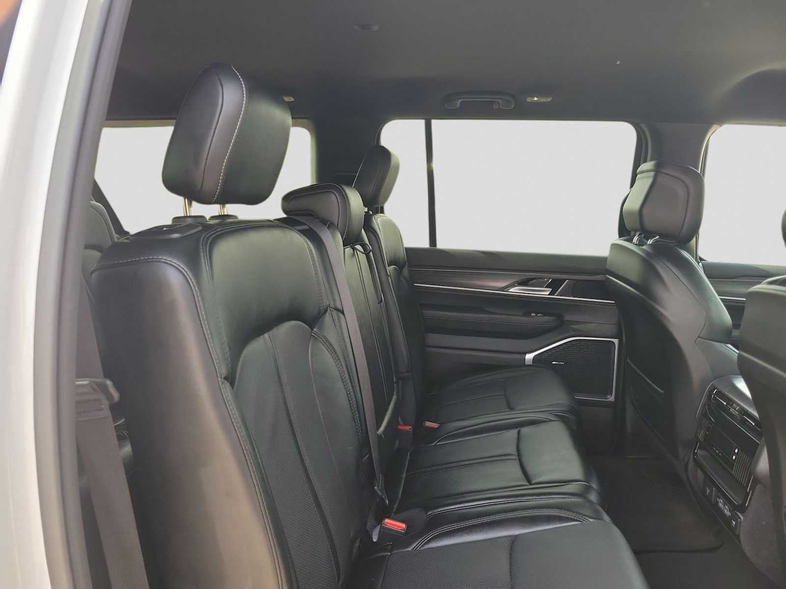 Thumbnail: 2024 Jeep Wagoneer - 17