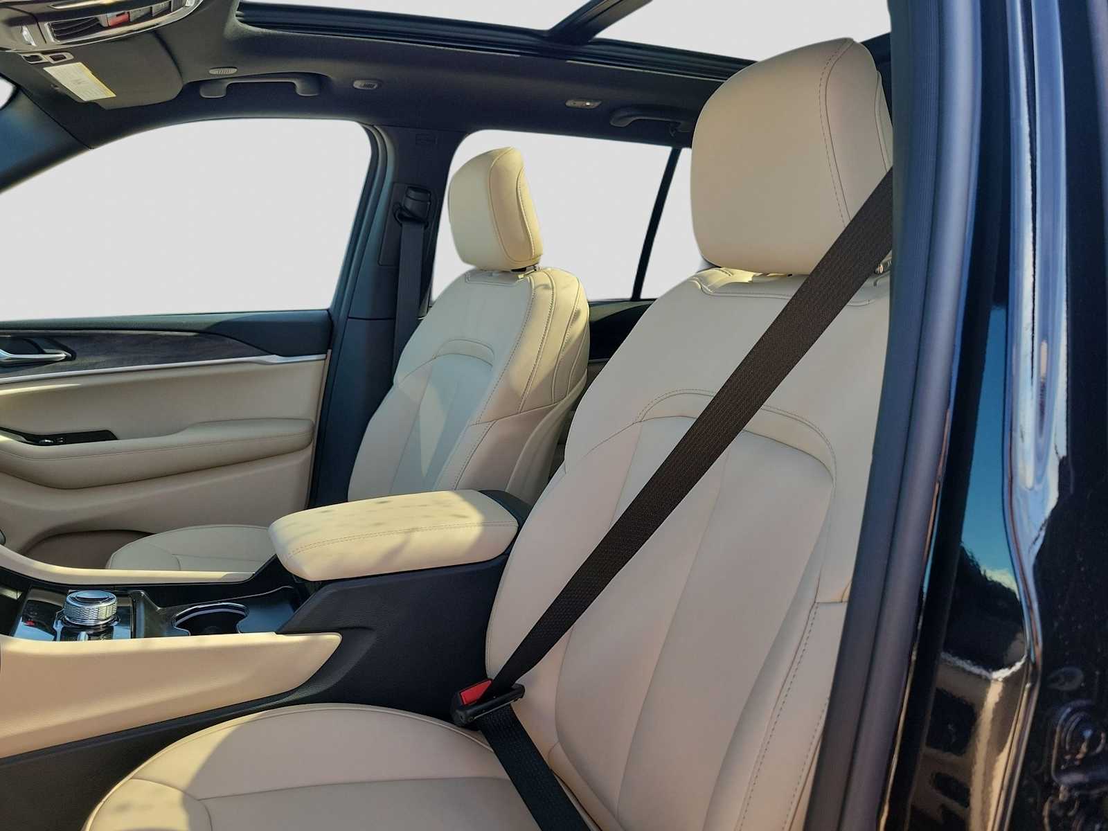 Thumbnail: 2026 Jeep Grand Cherokee - 15