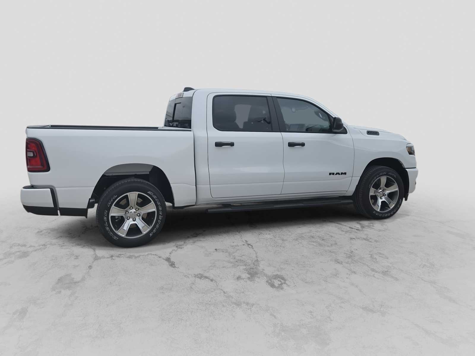 Thumbnail: 2026 RAM 1500 - 9