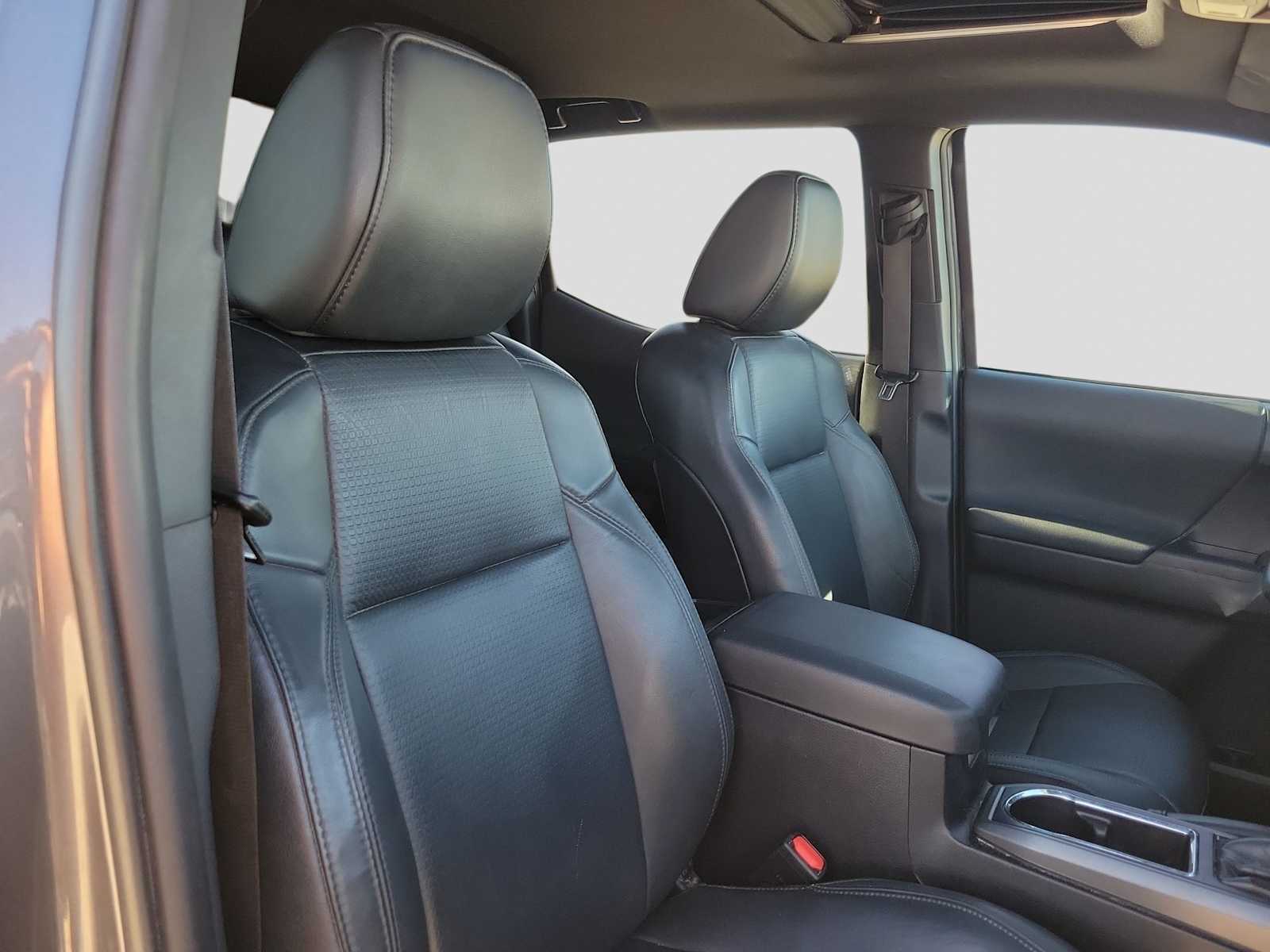 Thumbnail: 2018 Toyota Tacoma - 14