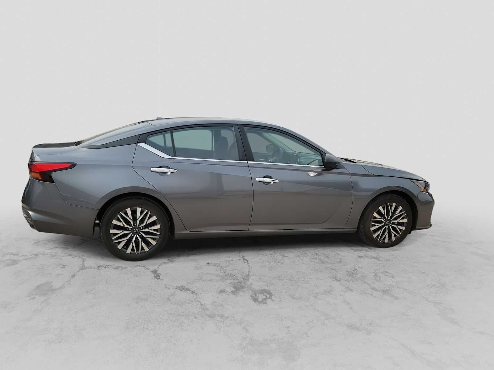 Thumbnail: 2024 Nissan Altima - 10