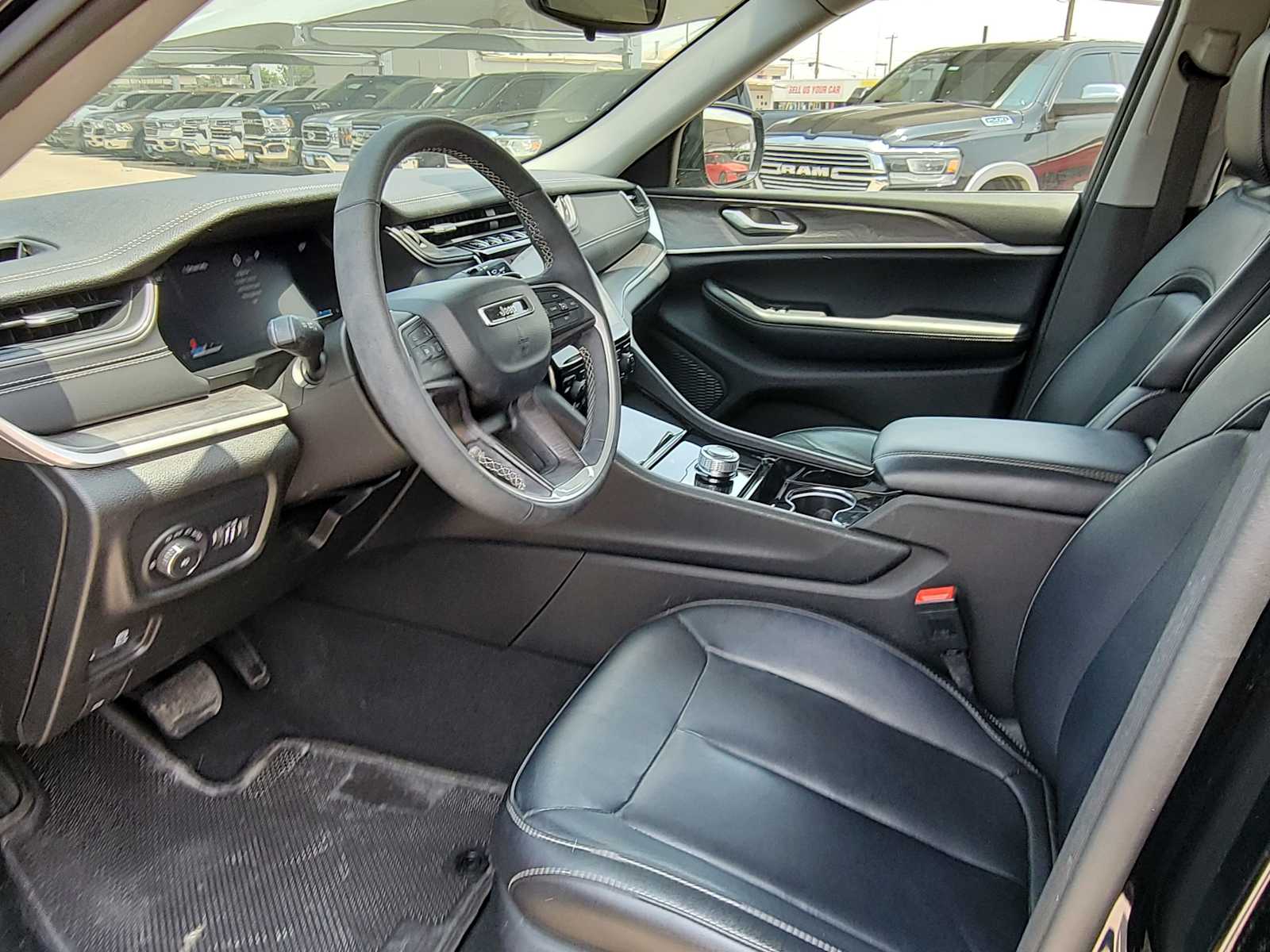 Thumbnail: 2023 Jeep Grand Cherokee - 11