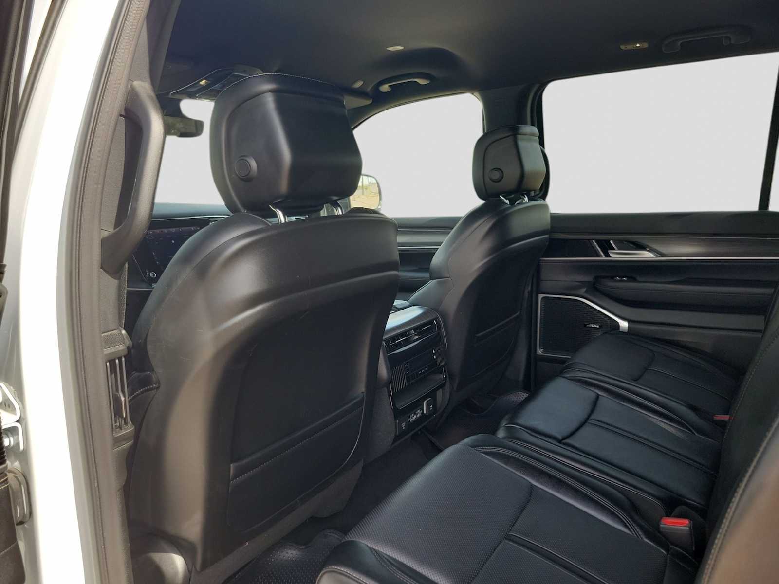 Thumbnail: 2024 Jeep Wagoneer - 16