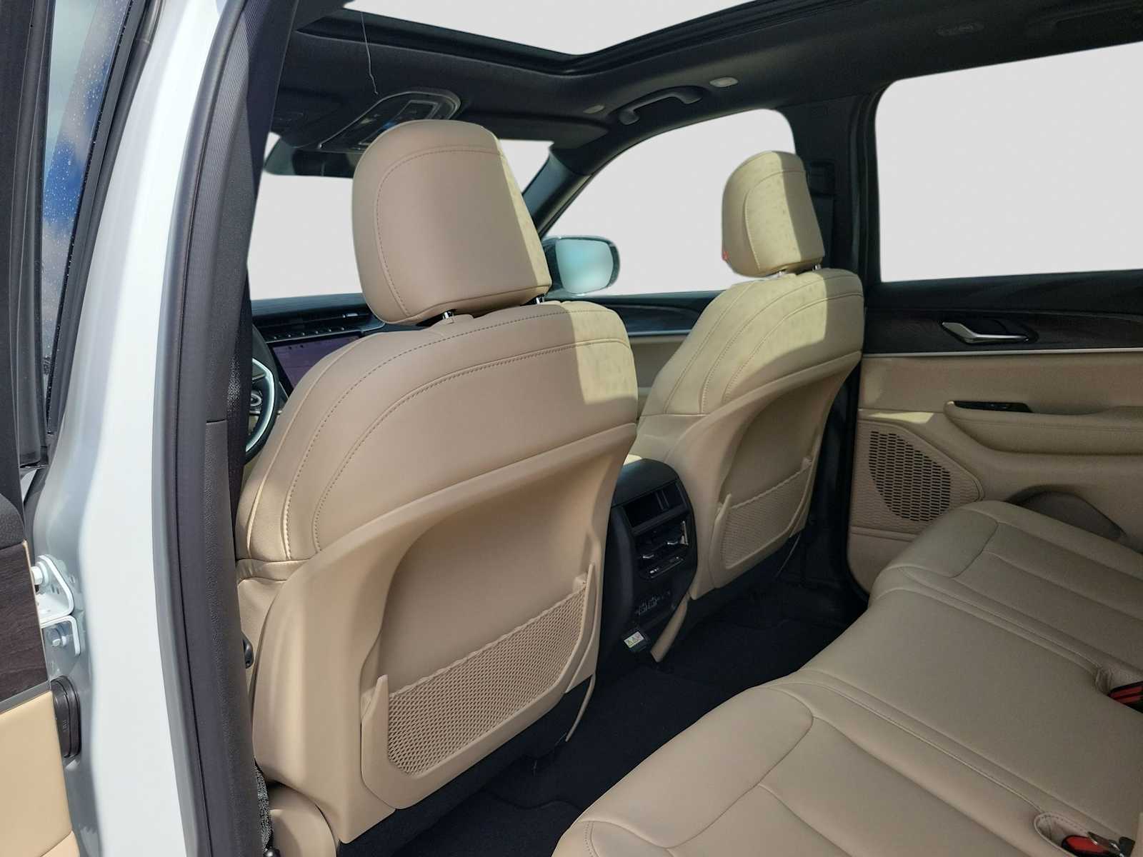 Thumbnail: 2025 Jeep Grand Cherokee - 12