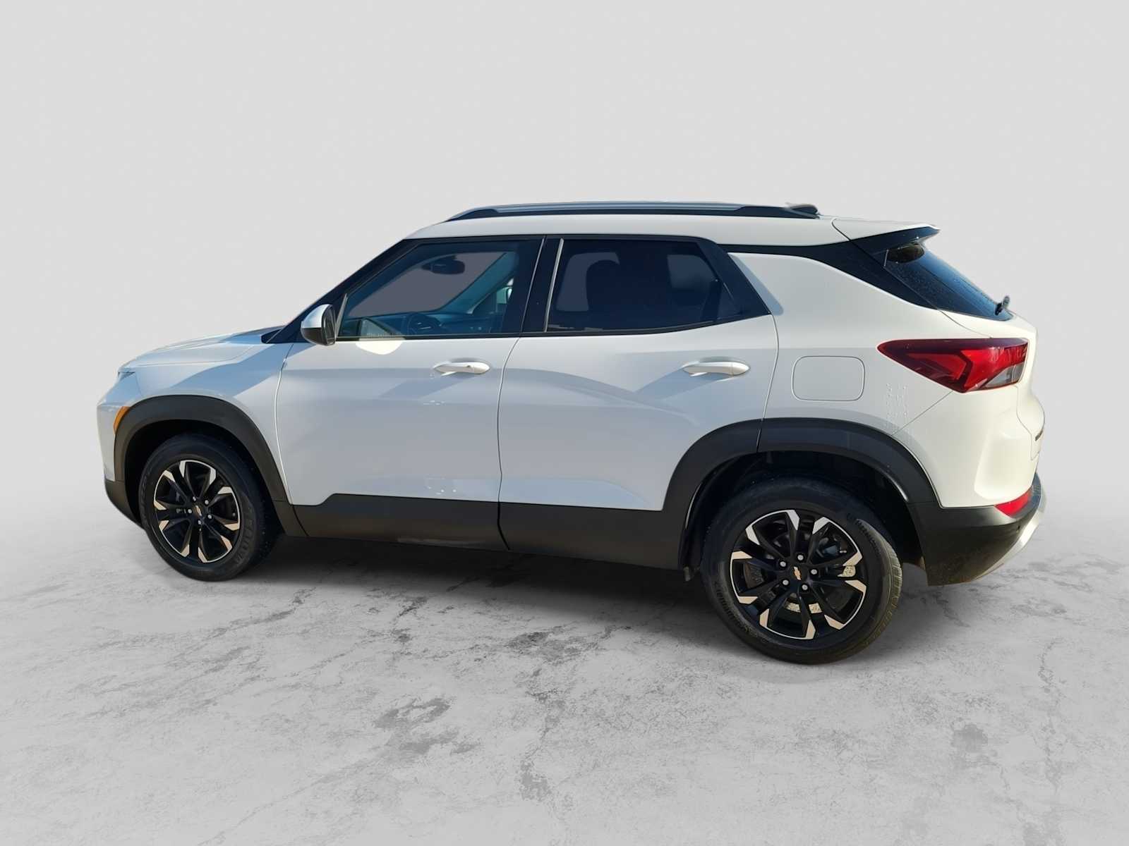 Thumbnail: 2023 Chevrolet TrailBlazer - 3