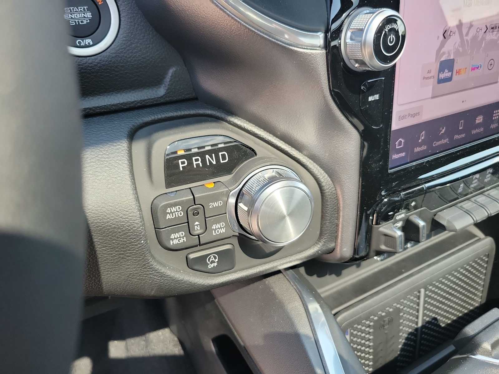 2025 RAM 1500 Laramie 17