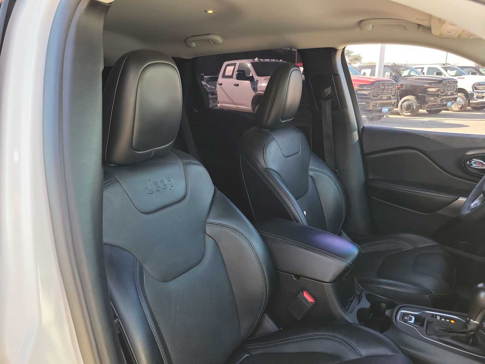 Thumbnail: 2022 Jeep Cherokee - 14