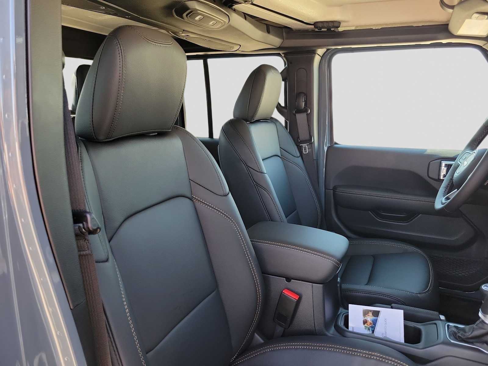 Thumbnail: 2025 Jeep Gladiator - 14