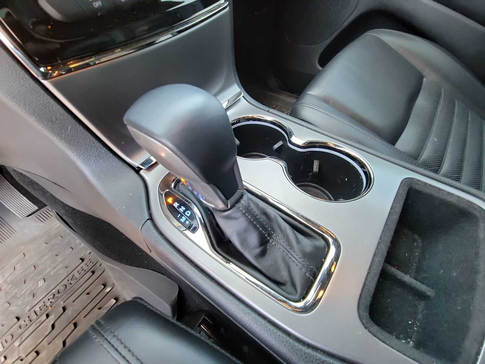 Thumbnail: 2021 Jeep Grand Cherokee - 17