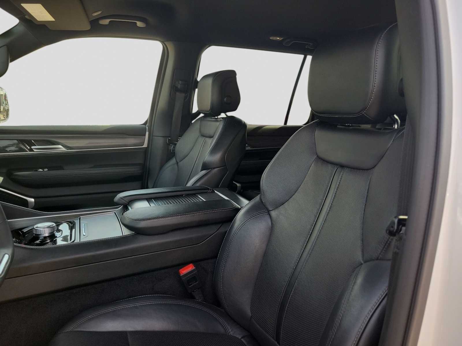 Thumbnail: 2024 Jeep Wagoneer - 15