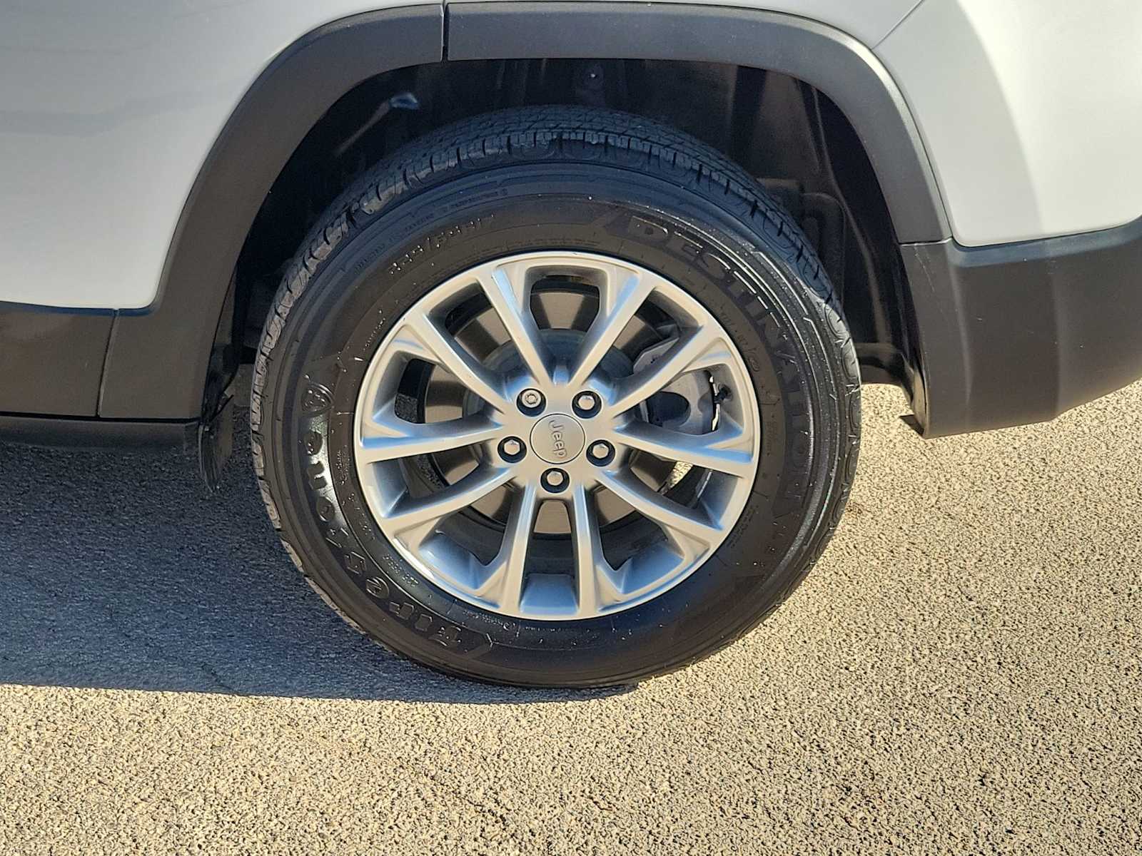 Thumbnail: 2022 Jeep Cherokee - 8