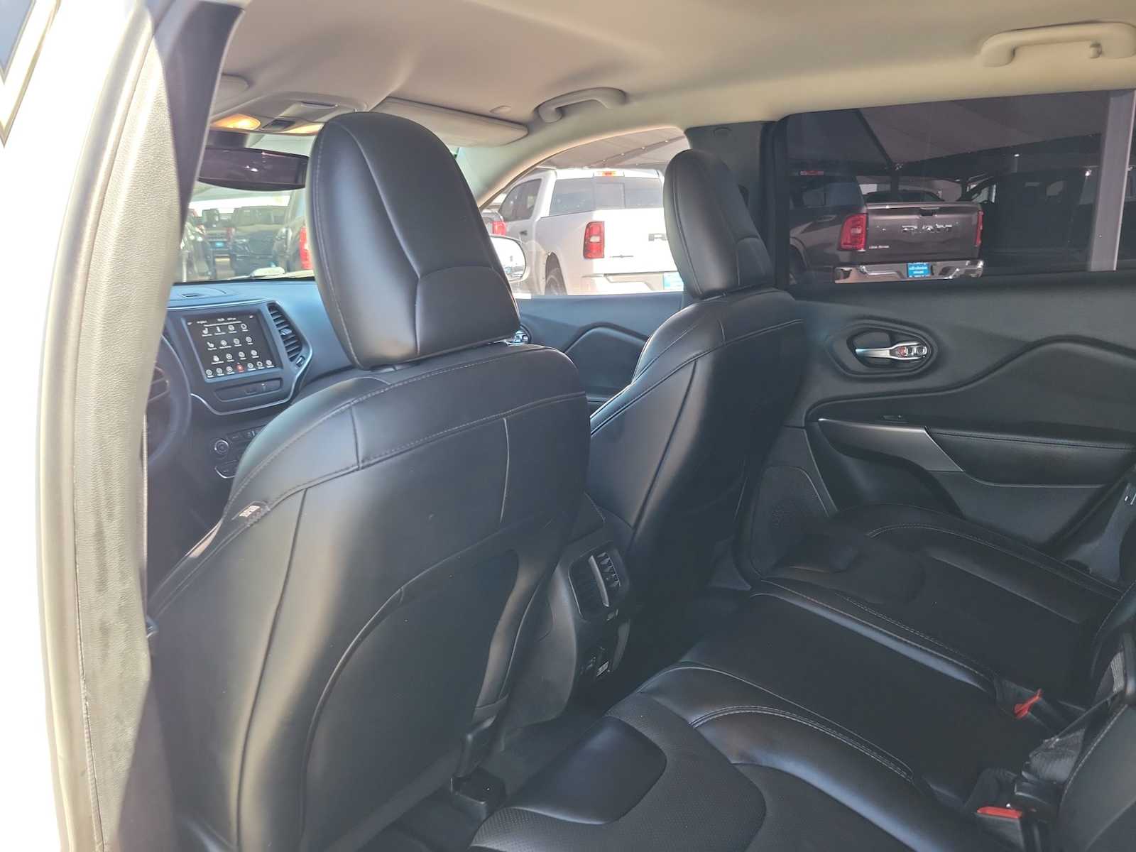 Thumbnail: 2022 Jeep Cherokee - 12