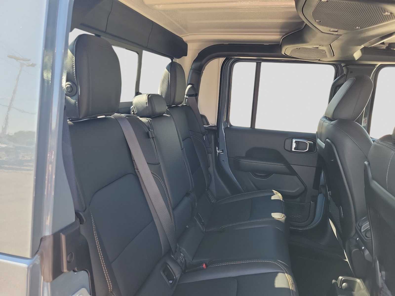 Thumbnail: 2025 Jeep Gladiator - 13